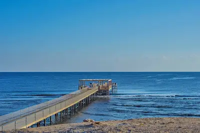 Image de Sip, Swim, Repeat | 2 Rooms, Luxe Beachfront Stay w/ Dining, Tennis & Pools