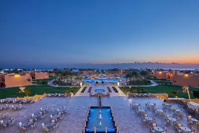 Image de Group Stay in 4-Room Pool View + Spa, Beachfront, Tennis & Dining Options