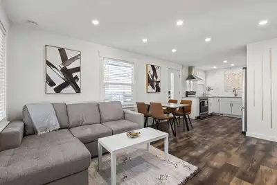 Image de Walk to Bsu & Downtown-Modern