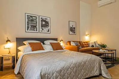 Image de Black & White Suite-downtown M2 metro - 4-6 tram