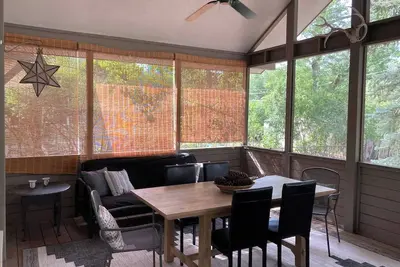 Image de Amenities Galore Sweet Li’l Bungalow in Sheridan