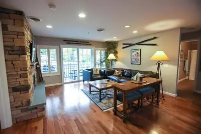 Image de Jiminy's Gem: ski-in/ski-out 3br/3ba condo at base