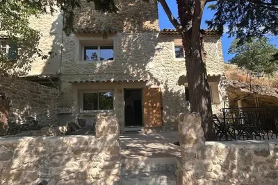 Image de Maison Troglodyte du Jas, au coeur de la Provence au pied du Luberon 30min d'Aix
