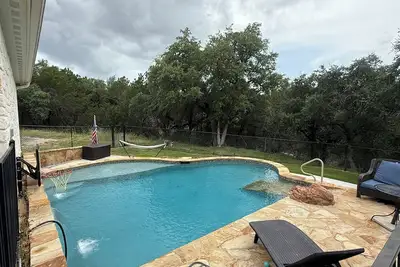 Image de Family-Friendly 4br on 5 Acres • Pool, Big Porch
