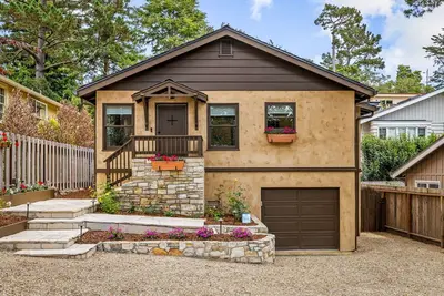 3978 Pine & Pebble - Walk to Downtown & the Beach