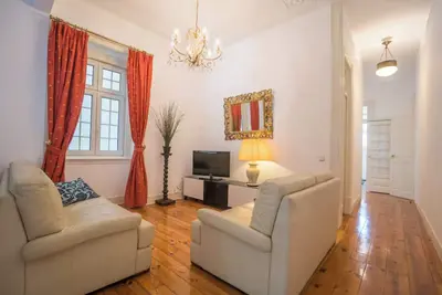 Image de Campo Pequeno 3-bedroom apartment near the metro/shopping center.