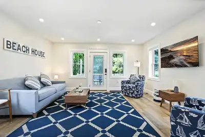 Image de Bourne By The Beach – Beautiful Home for 6 Near Shops and the Shore