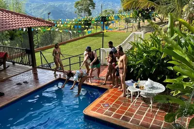 Image de 5br Cabin w/Heated Pool+Mountain Views/Fire Place