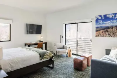 Image de Stylish City Getaway – Walk to Dining, Art, Shopping & the Heart of Downtown