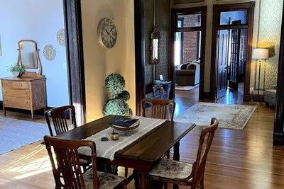 Image de Vintage charm with modern conveniences in downtown Chanute, Kansas.