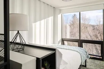 Image de Modern Urban Escape – 2x Boutique Units for Groups | Walk to Top Attractions