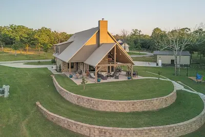 Image de Stunning Lake Eufaula Waterfront Home in Dixie Cove