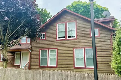 Image de Newly renovated 4-bedroom farmhouse on beautiful vineyard - Great location.