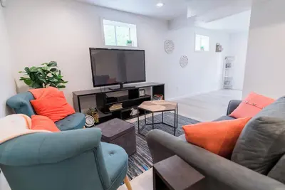 Image de 2br Apt, Month+ Stays, Near Uva & Downtown, Free Laundry + Parking