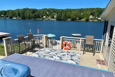 Image de Cottage on Laurel Lake with Garage Loft that sleeps up to 15