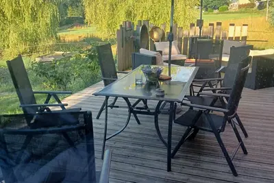Image de Chalet en bois au calme en bordure de rivière
