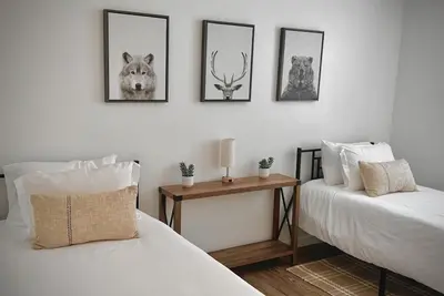 New: Mountain Haus, cute, comfortable.