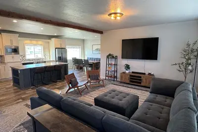 Image de New! Adventure Haus: Spacious Home, Hot Tub