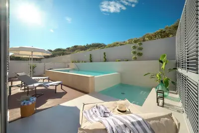 Image de Deluxe Apartment with private heated pool on Žnjan Beach - Urban Nook