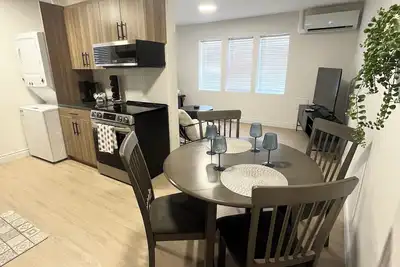 Image de Newly renovated 2 bed 1 bath #Upper floor unit.