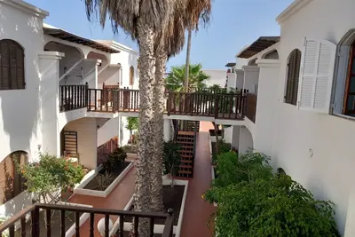 Image de Appartement de Vacances 'Playa Honda Holiday Home' avec Jardin Commun, Balcon et Wi-Fi