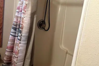 Image de Cozy 1-bedroom cabin in charming Sweeny with fitness room, WiFi