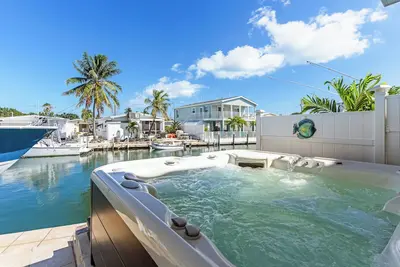 Keys Getaway on a canal with Great Views