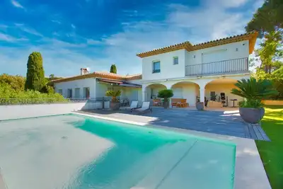 Image de Villa Luxe avec piscine à débordement \nVue Mer sur le Golfe de Saint Tropez
