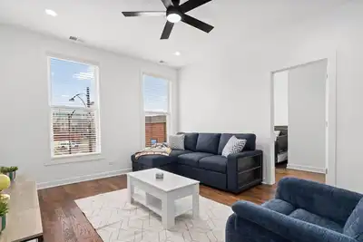 Image de 3bd/2ba, King bd, Pets Ok, Laundry, Fenced Yard, Near Downtwn, Hospitals, & Unis