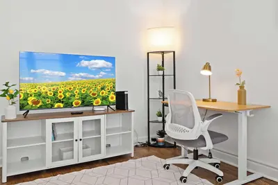 Image de 2bd/2ba, King bd, Pets Ok, Laundry, Fenced Yard, Near Downtwn, Hospitals, & Unis