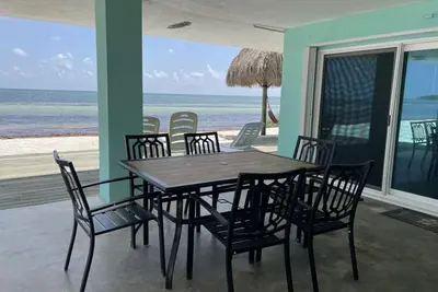 Image de *Charming Beach House directly On the beach