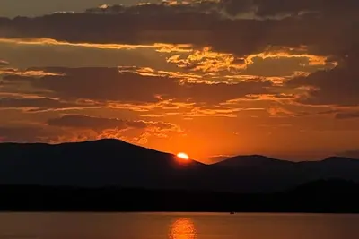 Image de Dog-friendy spacious chalet with lake access in peaceful Fryeburg