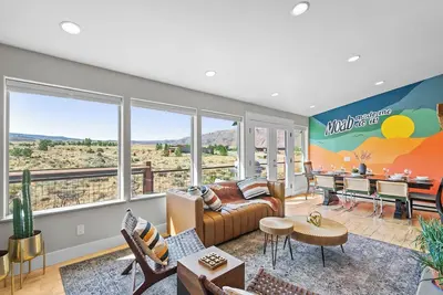 Image de Luxury Moab Home, Stunning Views, Pool, Hottub, Sauna, Dome, Games, 7bd, slps 26