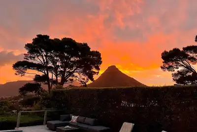 Image de Sun drenched Villa - Mountain & Ocean Views in secure estate with Tennis Court!