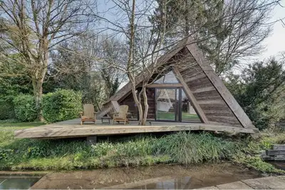 Image de Cosy A-Frame cabin nestled in the chalk steams of Hampshire