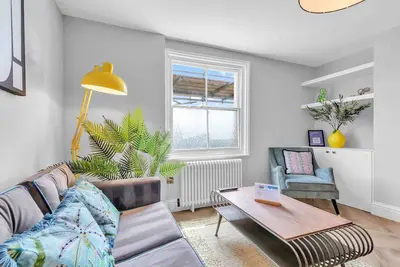 Image de Hove Alone 5 | By My Getaways