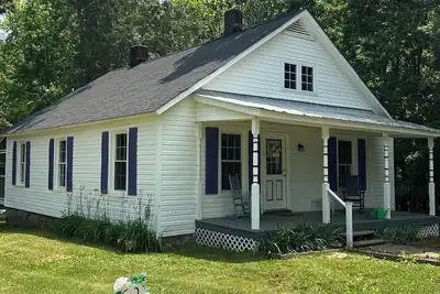 Image de Charming 3-bedroom cottage in Cumberland with private lake access