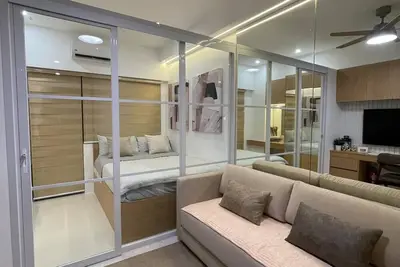 Image de Antoniette Staycation, with city Views and Cozy Vibes, at Fame Residence T4!