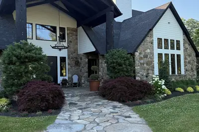 Image de \nWhispering Estate – A Romantic Countryside Escape