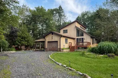 Image de Cozy Cabin with Pond, Game Rm, Pool & Fire Pit