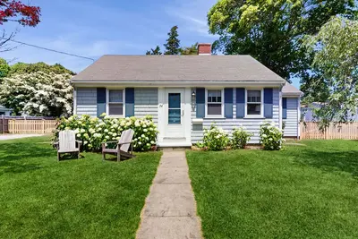 Image de Cape house w/ Ac, walk to Park, ferries, dining & shops; close to rail trail