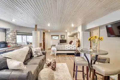 Image de 3 Mi to Lake: Evergreen Studio w/ Trail Access