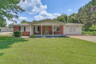 Image de Hike, Fish & Ride: Pet-Friendly Huntsville Home