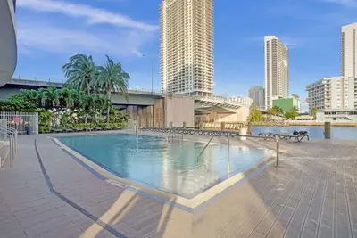 Image de Studio High Floor Ocean and Canal View 2704