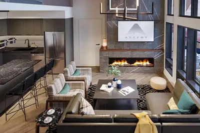 Image de 1, 250 Sf Luxury Home: 4-Br/3-Ba & 8 Beds + Best Amenities in Canmore