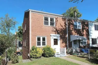 Image de 3 bedroom tounhouse near King Street metro