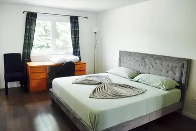 Image de Welcome Home! Wow! Welcome home to this spacious and serene, comfy space for all