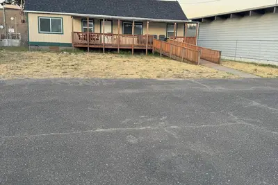 Image de Lakeside Retreat with Big Porch, Extra Parking, and Prime Downtown Location