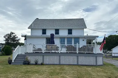 Image de 4-bedroom stand alone condo in charming Wells, walking distance to beach.