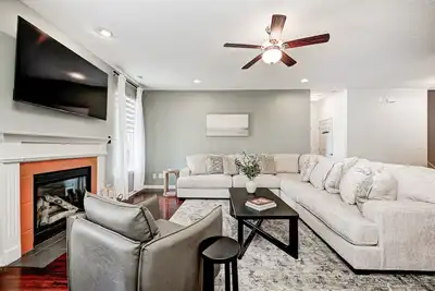 Stylish Comfort in Southeast Indy!